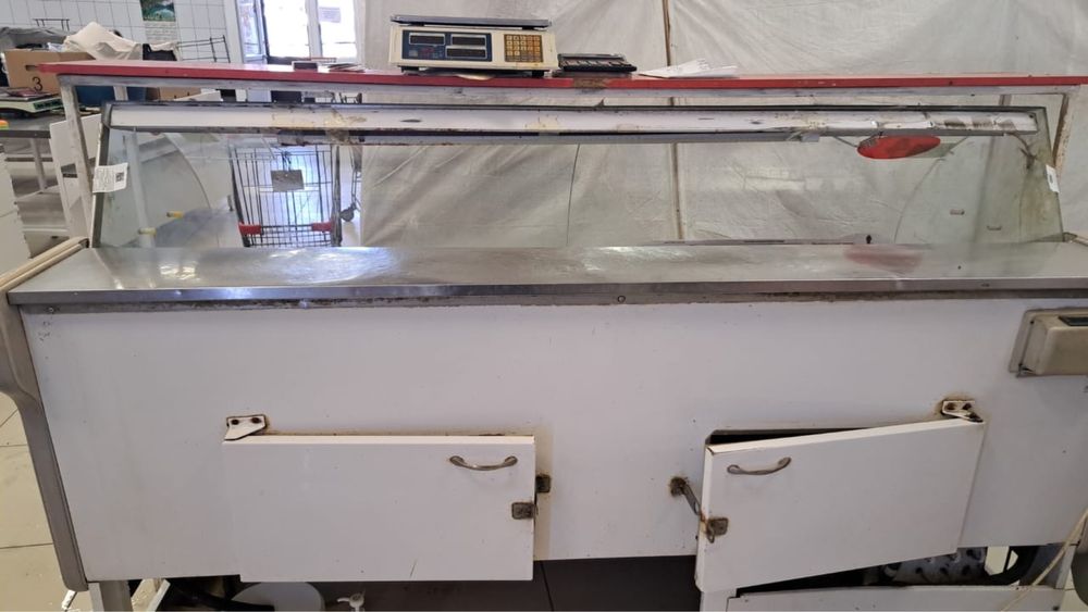 Продам витринный холодильник