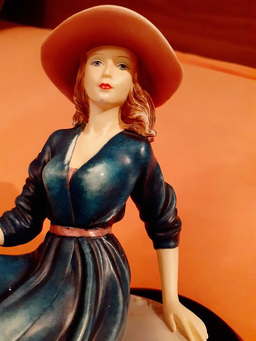 Фигура "Седналата дама"