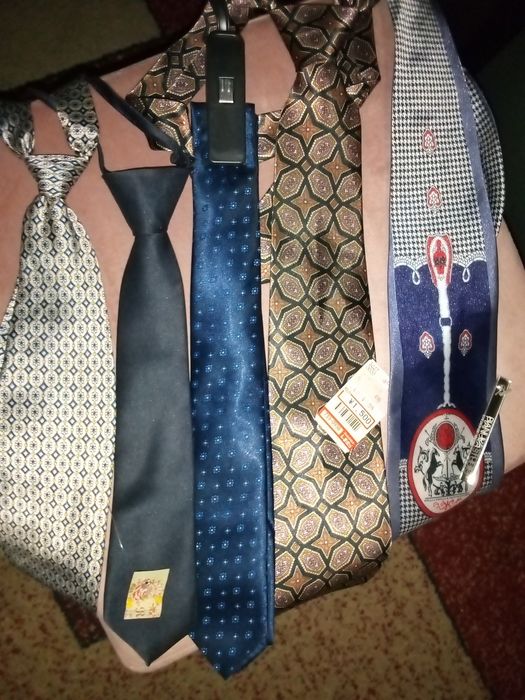 Галстуки 1000,Куртки от 2000 до 5000Новые Турция