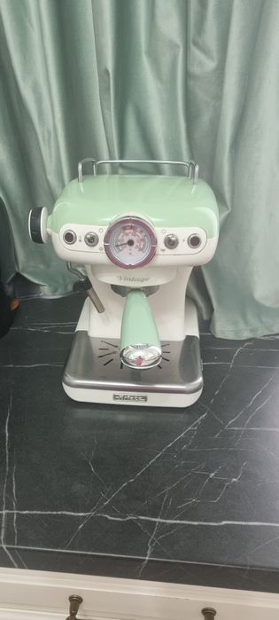 Vand cafetiera model vintage