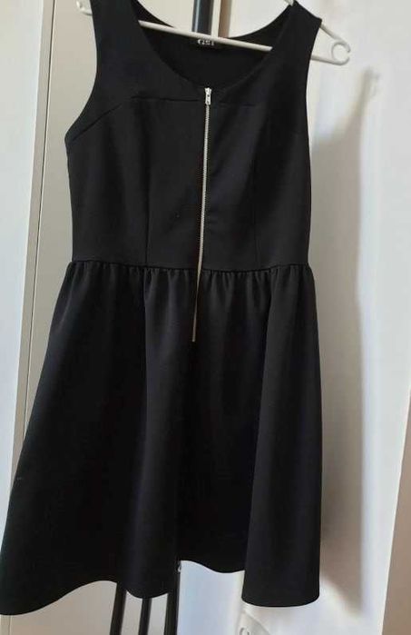 Vand rochii diverse ocazii, marime 40