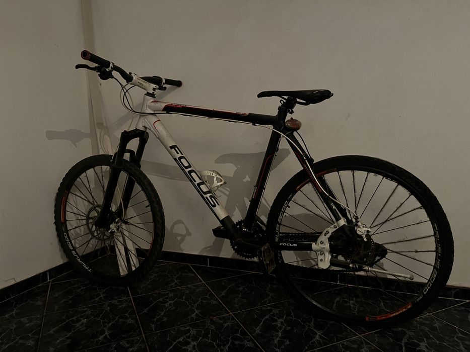 Vand  bicicleta Focus Whistler.