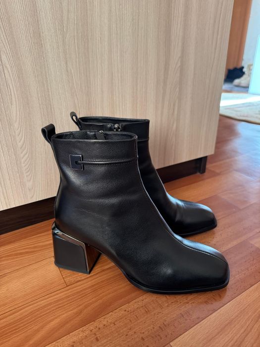 Продам сапожки весенние