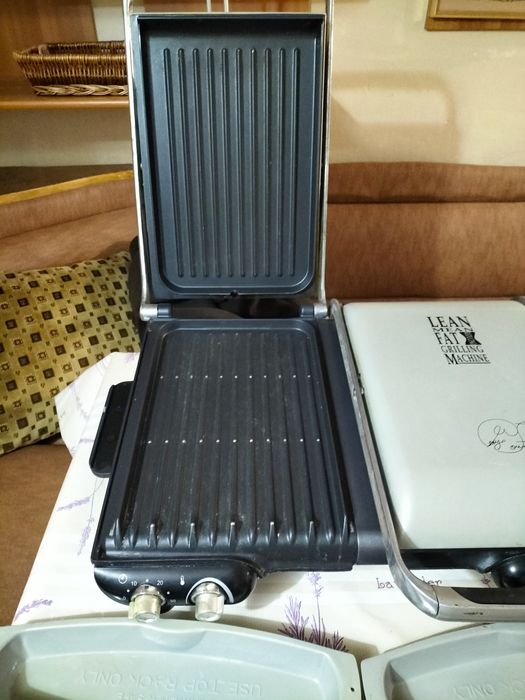 Grill electric cu doua compartimente