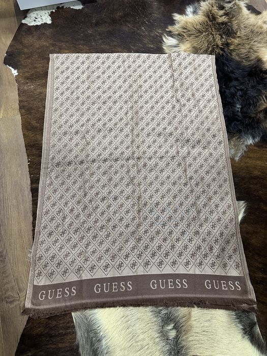 Esarfa Guess de dama