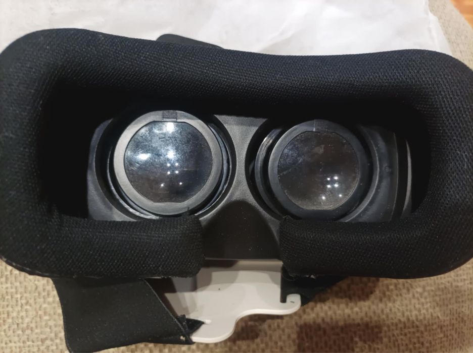 VR BOX бели.