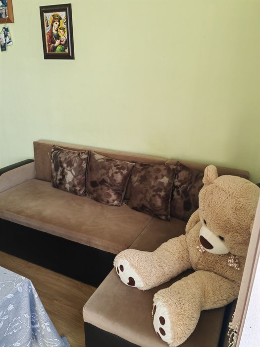 Кафяв разгъваем диван