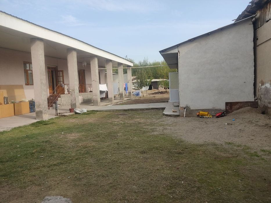Hovli sotiladi 5,5 sotiq atvosi Moshina bozorga yetmi Nog'oy qo'rg'on