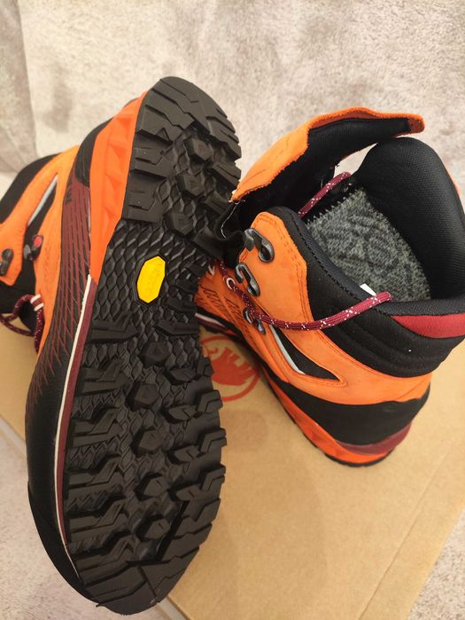 Нови Туристически обувки Mammut 41 и 2/3 Gore Tex Vibram подметка