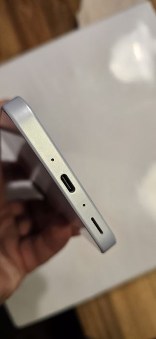 Продавам перфектен Samsung a35