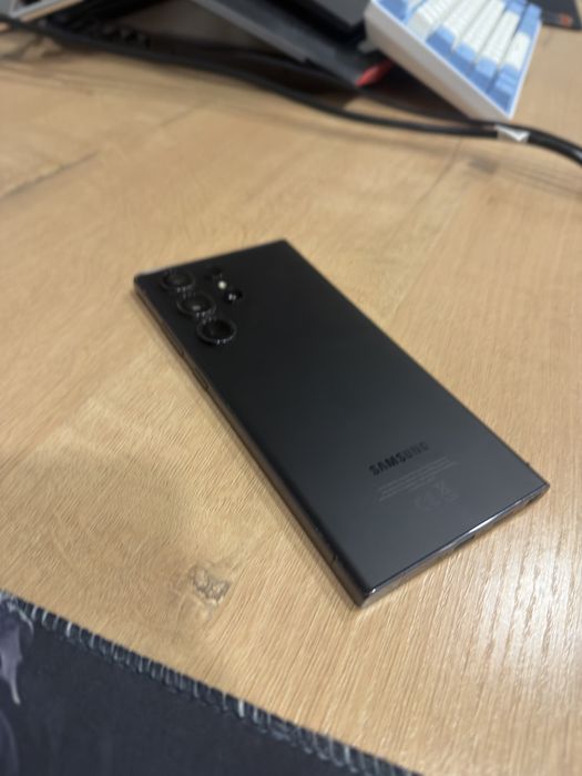 Продаю Samsung S23 Ultra