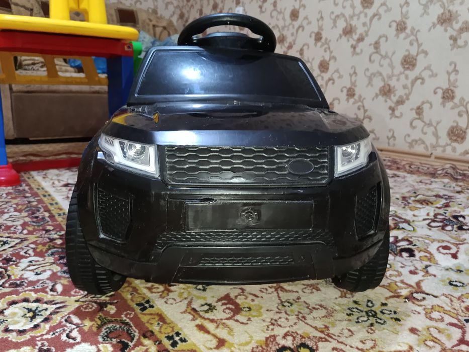 продается стол, машинка, коньки, детская ванная