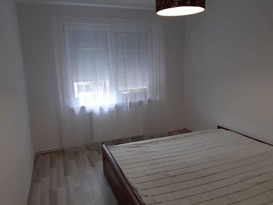 Vanzare apartament 3 camere, 84mp, Zona centrala, poli 2