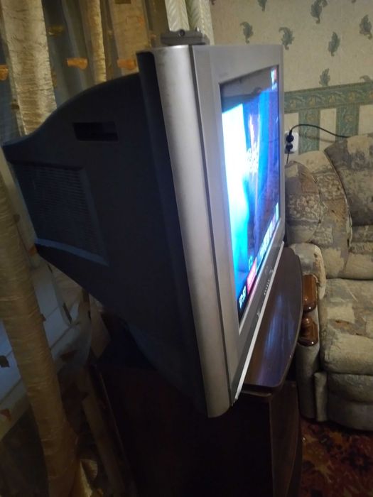 Телевизор  LG большой