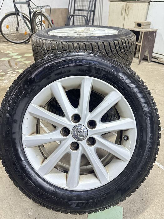Продам зимны шины и диска от камри 45