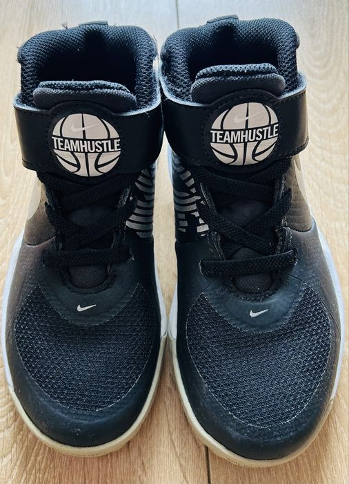Nike кецове Team Hustle D 9 , номер:30-18,5см- ДОБРО СЪСТОЯНИЕ