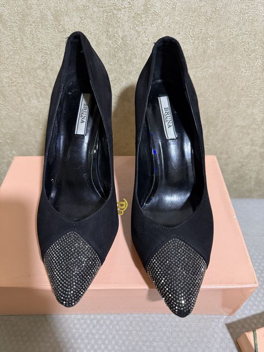 Замшевые туфли на каблуке