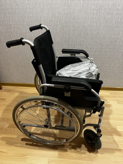 Продам инвалидную коляску