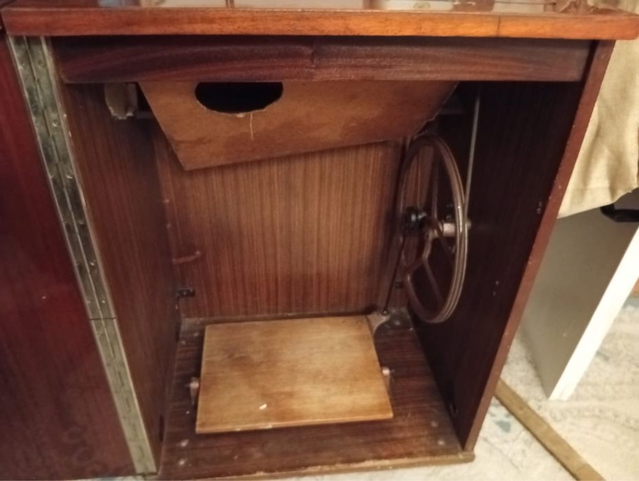 Продам швейную машину