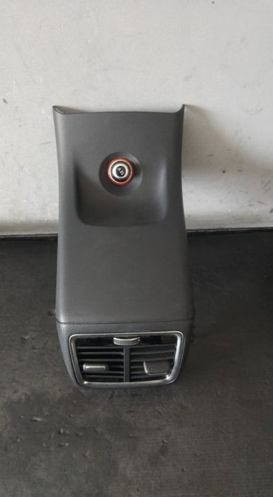 Ornament consola spate audi q3 8u 8u0864376a 8u0819203c 8u0919340b