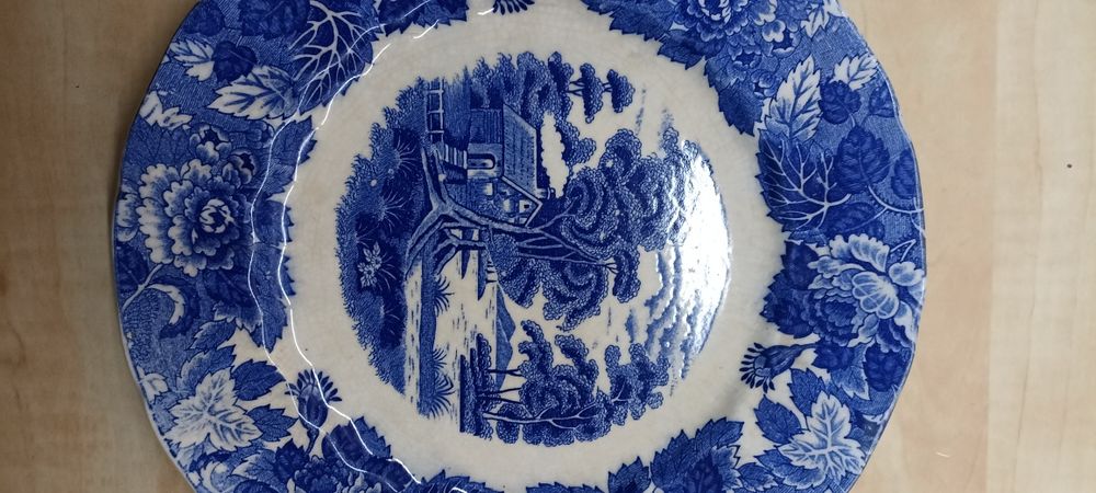 Японски порцелан. Чиния 24.5см.