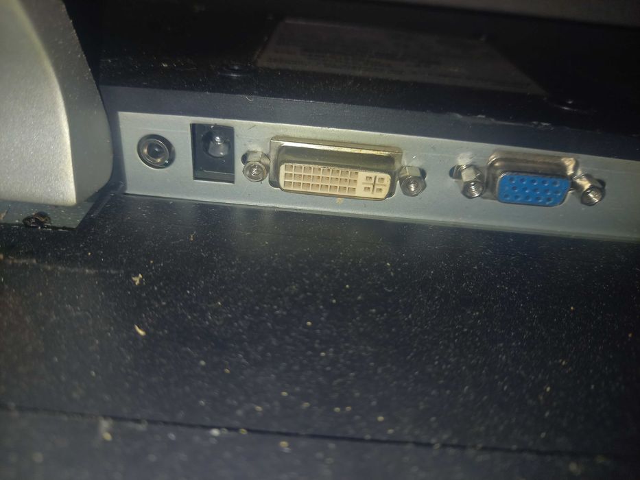 Монитор TFT 19 YAKUMO състояние неизвестно