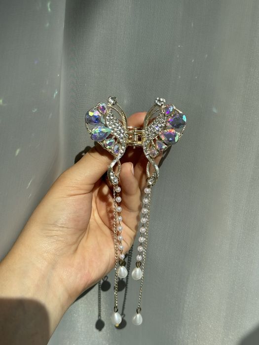 Заколка для волос в виде бабочки