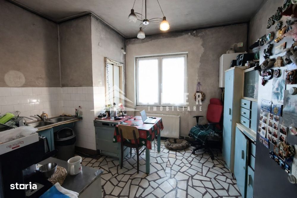 Apartament generos 3 camere Cluj Centru, vila 2 etaje, curte interioar