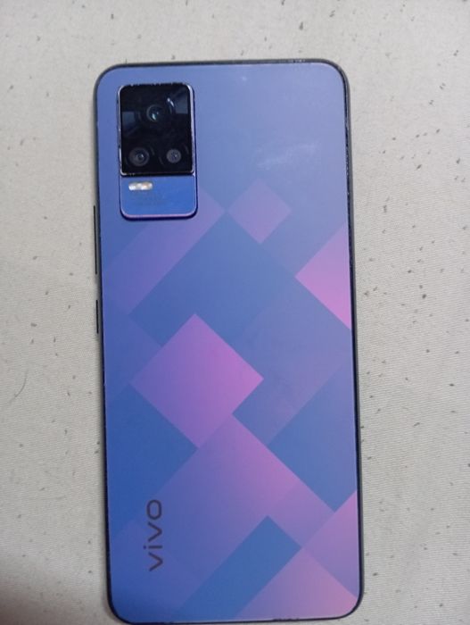 Смартфон Vivo v21e