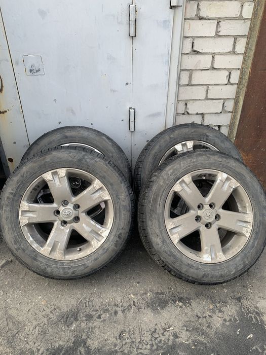 Продам летнюю резину с дисками