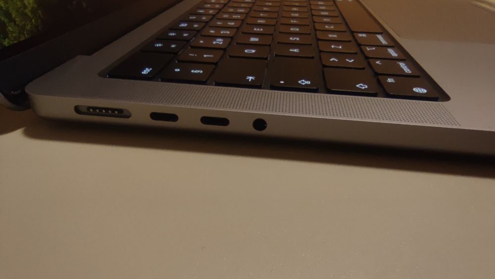 MacBook Pro M1 Pro, 1 TB SSD, 16 GB RAM, в отлично състояние — миниатюра 5