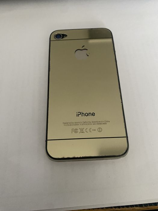 Продам телефон iphone 4