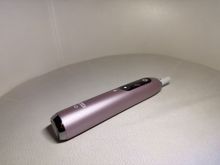 Periuta Oral B io9 Pink