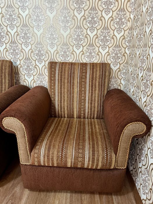 Диван с креслом