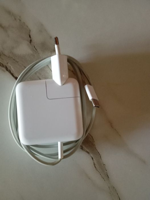 Macbook 2016 12inch core7 sotiladi