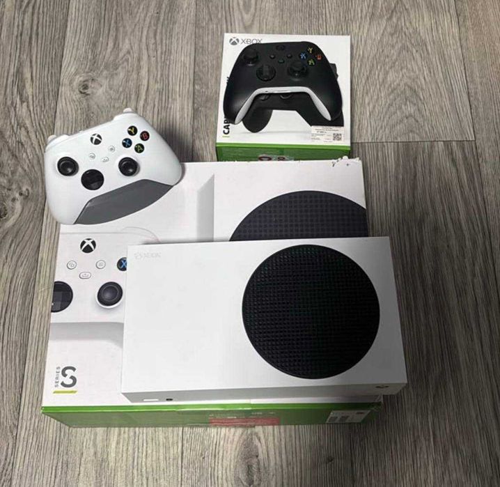 Xbox Series S На 512 + 2 Геймпада