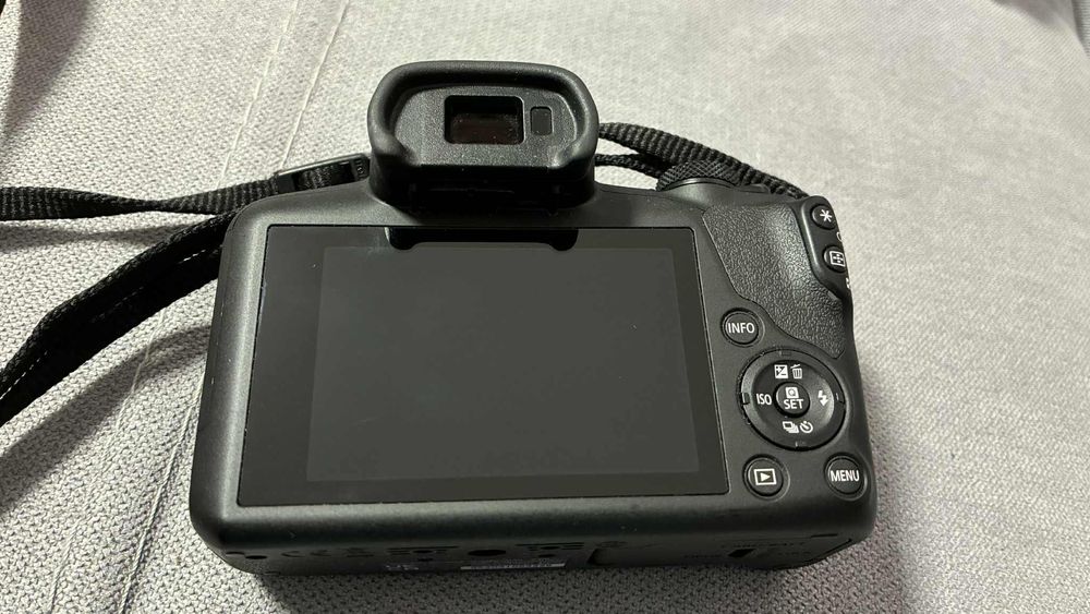 Canon EOS R100 + обектив Canon RF-S 18-45mm