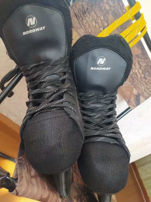 Коньки хоккейные