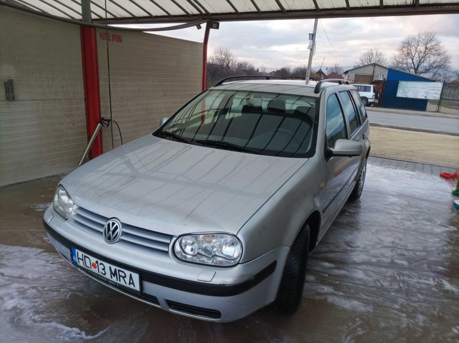 Vând Volkswagen golf  4