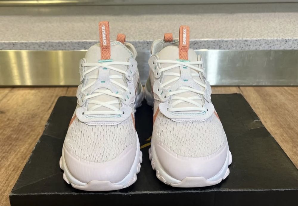 Nike React Vision / Light Violet-White