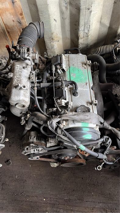 Продаётся двигатель Mitsubishi 4G64 2.4 бензин.