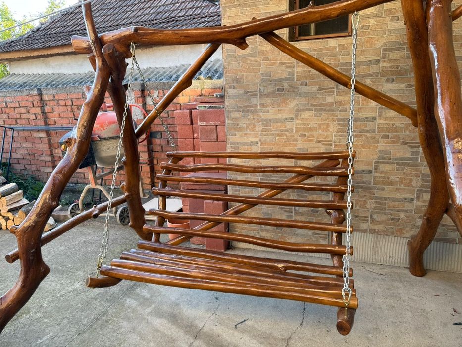 Vând leagăn din lemn pentru terasa sau gradina lucrat manual