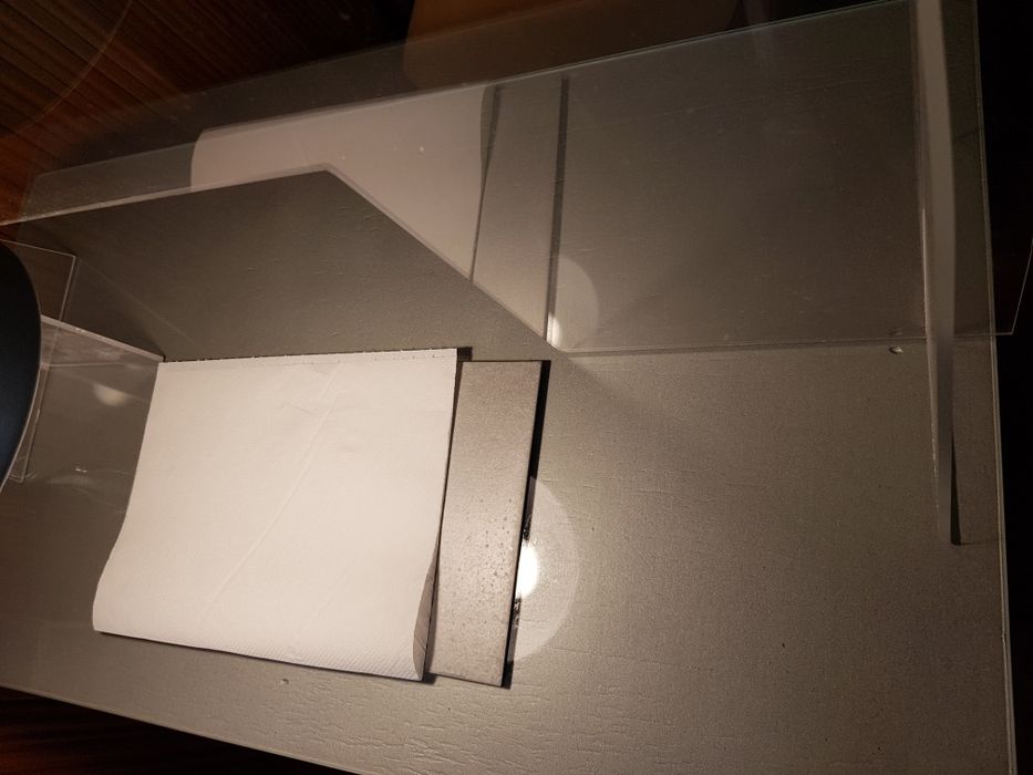 Panou despărțitor masă de manichiură