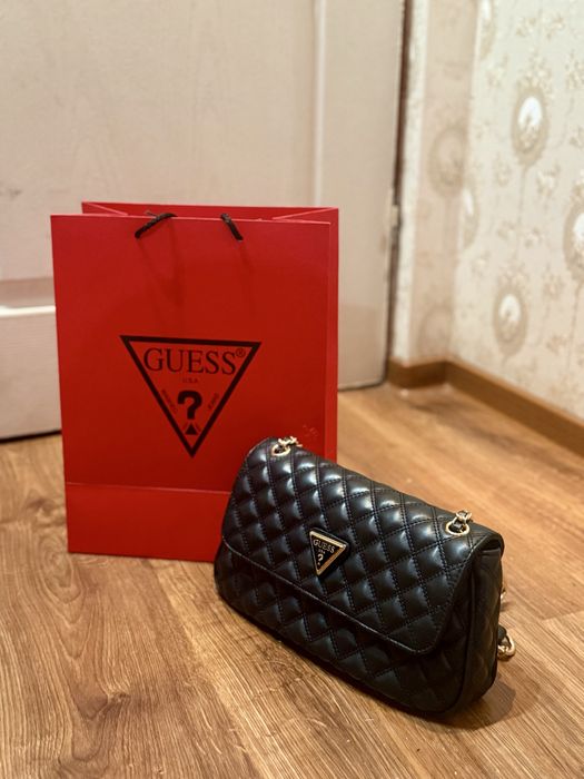 Geanta Guess Dimensiuni 30X17cm