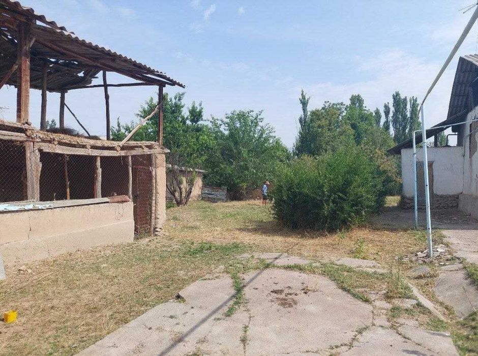 Юкори чирчик тумани 
Жамбул махалласи участка сотилади