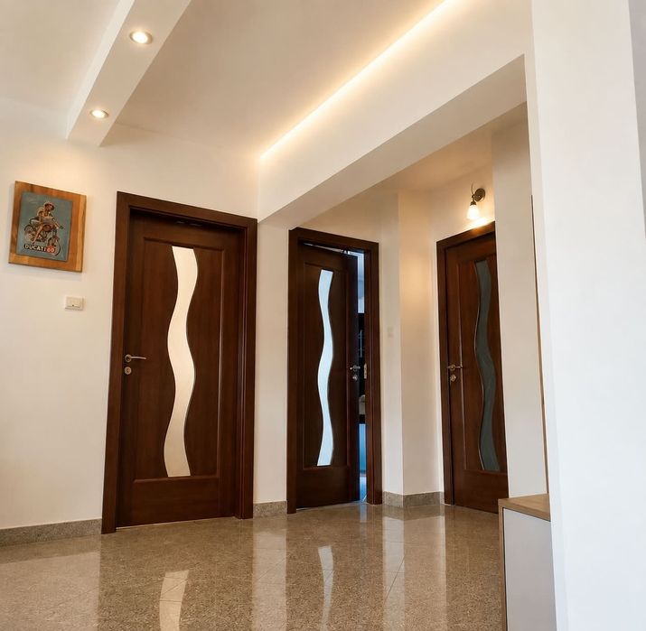 Apartament 4 camere -  semidecomandat  recompartimentat Zona Frumoasa