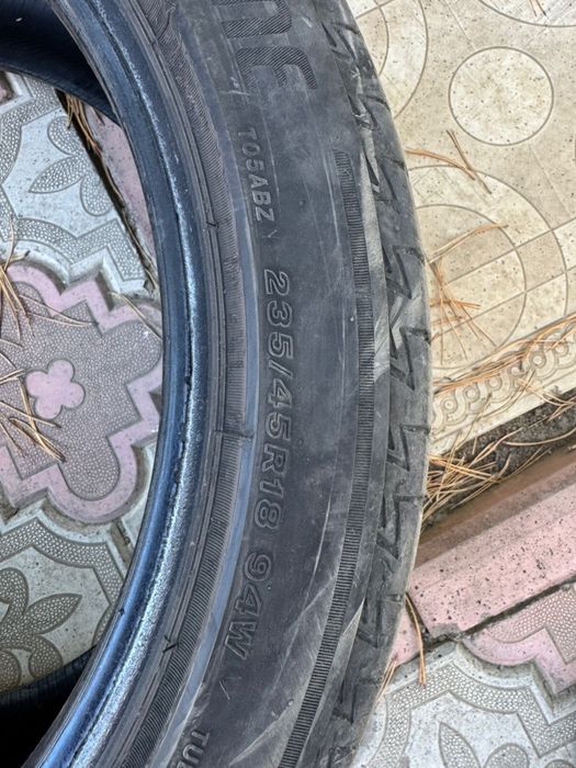 Продам шины R18 235/45