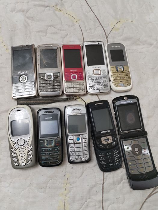 Продам телефоны Нокиа матаролла Самсунг