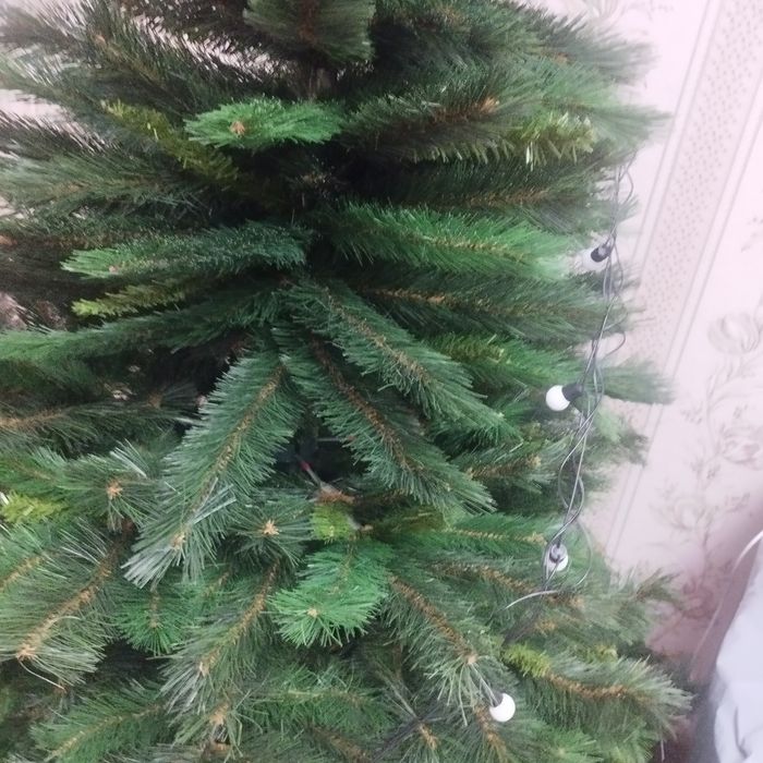 Продаетсяпышная  ёлка