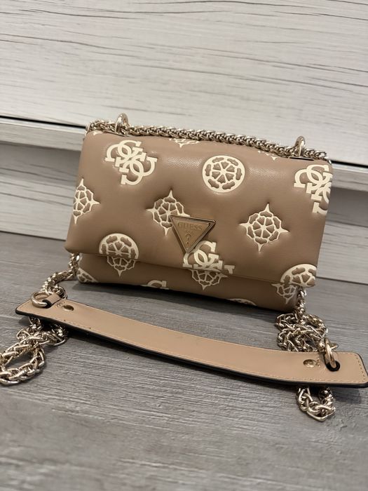 Чанта Guess чисто нова